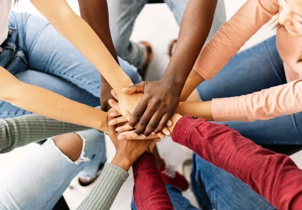 teen-recovery-hands-adobestock